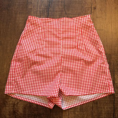 50s Shorts Outfit, Gingham Shorts Outfit Aesthetic, Vintage Gingham Dress, 1950s Summer Outfits, Red Gingham Aesthetic, Vintage Americana Clothes, Red Gingham Shorts, 50s Summer Outfits, Red Gingham Outfit