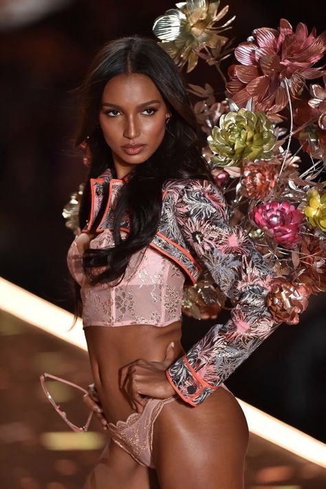 jasmine tookes 2018 Jasmine Tookes Victoria Secret Runway, Jasmine Tookes Runway, Victoria Secret Jasmine Tookes, Jasmine Tookes Victoria Secret, Viktoria Secret, Jasmin Tookes, 2014 Vibes, Victoria Secret Runway, Trajes Kylie Jenner