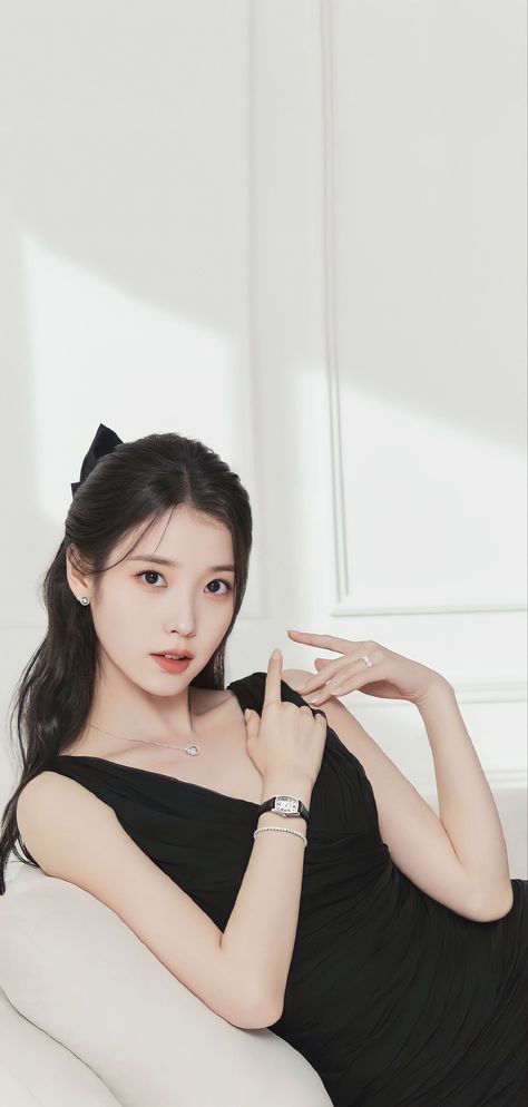 Iu In Black, Iu Wallpaper, Chinese Fancy Dress, Iu Hair, Iu Fashion, Kpop Girl Bands, Korean Actresses, Girl Day, Korean Celebrities