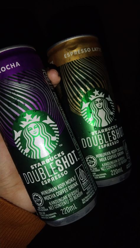 Minuman kaleng berupa kopi Starbucks espresso dan mocha nyegerin Minuman Starbucks, Mocha Coffee, Coffee Drinks, Mocha, Espresso, Drinks, Coffee, Moka