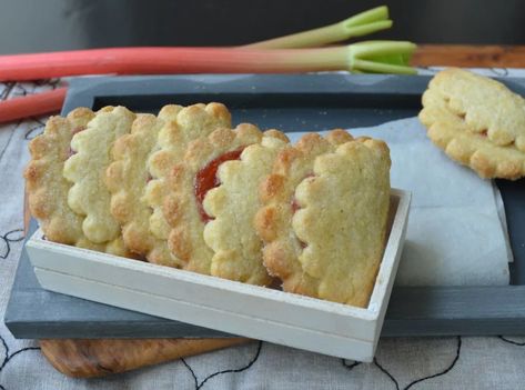 Halfmanar cookie from Iceland - cookie companion Icelandic Recipes, Icelandic Cuisine, Viking Food, Iceland Food, Rhubarb Jam, Scandinavian Food, Island Food, Fun Baking Recipes, Candy Shop