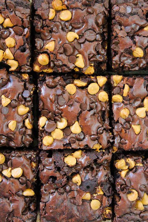 Fudgy Butterscotch Brownies - Taffey Bakery Butterscotch Chip Brownies, Chocolate Butterscotch Brownies, Brownies With Butterscotch Chips, Butterscotch Brownies Recipe, Thick Brownies, Fall Brownies, Taffey Bakery, Cookie Variety, Work Treats