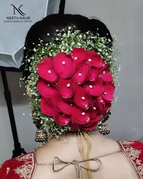 Floral Elegance: Sophisticated Bun Hairstyles with a Touch of Nature Bridal Floral Bun Hairstyles, Ban Hairstyle Indian Wedding, Bridal Juda Hairstyles With Flowers, Red Bridal Look, Marriage Aesthetic, Reception Hairstyle, Bun Hairdo, Hair Styls, Designer Suits For Wedding