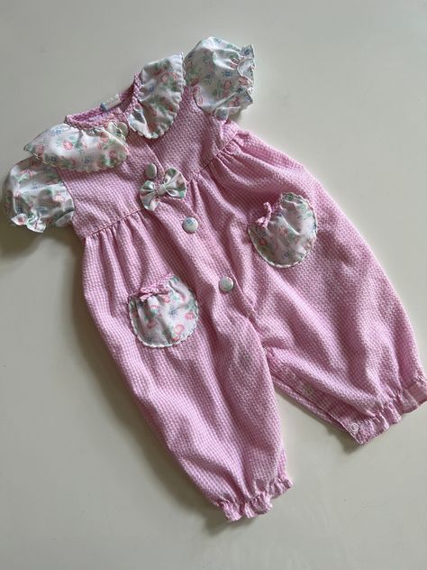 Vintage Pink Seersucker Jumpsuit Baby Girl 80s Baby Girl Pink Seersucker Pink Gingham Spring Romper #vintagebabygirl #vintagebabygirlromper #vintageseersuckerbaby #vintage80sbabygirl #vintage80sbabyclothes #vintagepinkseersuckerbaby 80s Baby Clothes, Gingham Jumpsuit, Spring Gingham, Spring Rompers, Pink Seersucker, Girls Overalls, Vintage Baby Clothes, Vintage Baby Girl, Pink Jumpsuit