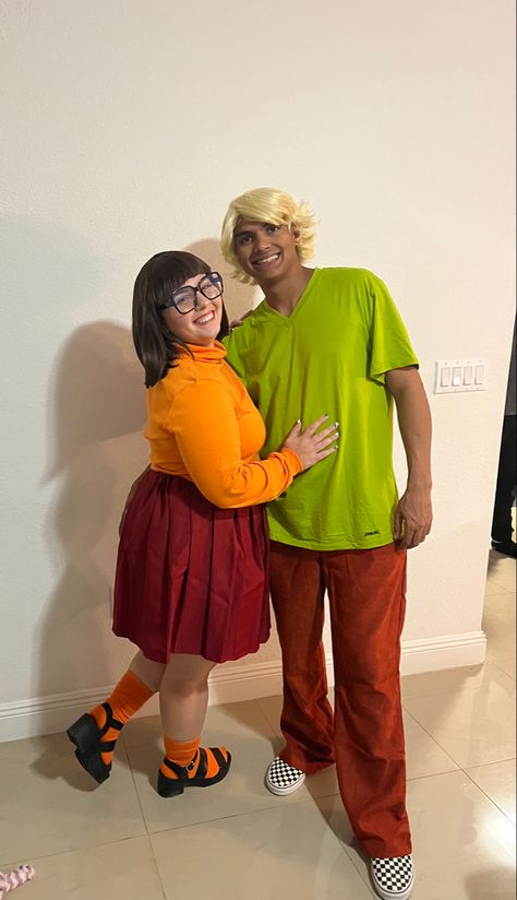 Thelma And Shaggy Costumes, Vilma And Shaggy Costume, Shaggy Costume, Velma Shaggy, Couples Halloween Costume, Scooby Snacks, Feeling 22, Couples Halloween, Couple Halloween