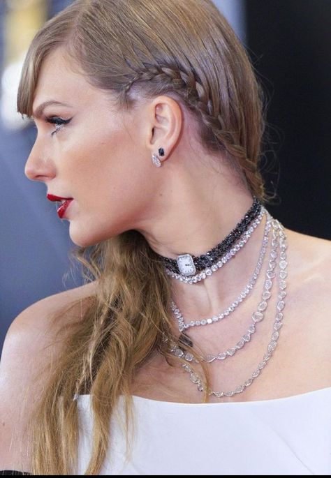 Taylor Swift Taylor Swift Hairstyles, Taylor Swift Grammys, Taylor Swift And Selena Gomez, Taylor Swift Red Carpet, Taylor Swift Images, Taylor Swift Pics, Taylor Outfits, Swift Photo, Eras Tour Outfit