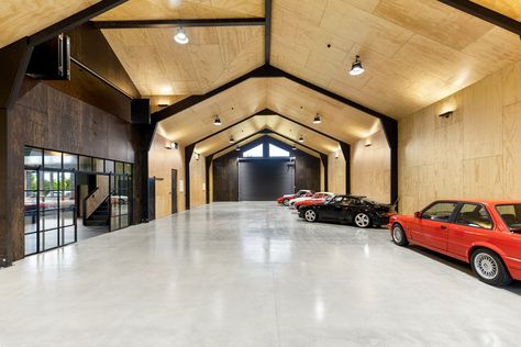 Six Car Garage, Showroom Garage, 4 Car Garage Ideas, Dream Garage Ideas, Rich Garage, 6 Car Garage, Luxury Garage Interior, Car Collection Garage, Big Sheds