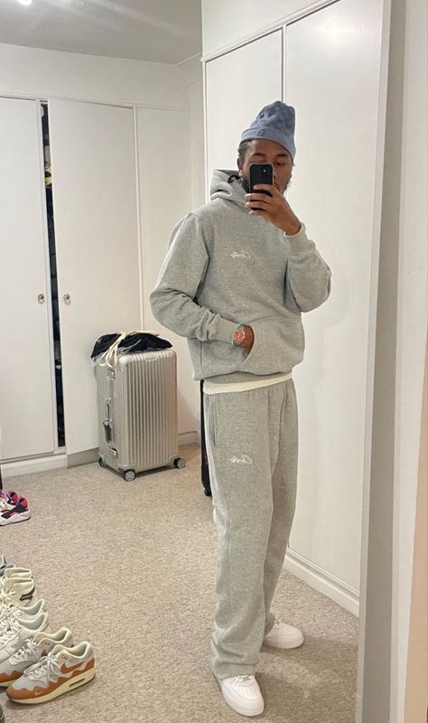 Sweat Suits Outfits Men, Corteiz Tracksuit, How To Style Sweatpants, Crtz Rtw, Sweatsuit Outfits, Sweatsuit Outfit, Guys Fits, Drippy Outfit, Drip Outfit Men