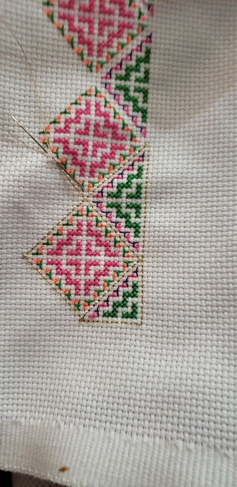 Hmong paj ntaub Hmong Paj Ntaub, Hmong Cross Stitch, Hmong Paj Ntaub Pattern, Hmoob Paj Ntaub, Hmong Embroidery, Paj Ntaub, Cross Stitch Beginner, Tie Pattern, Embroidery Flowers Pattern