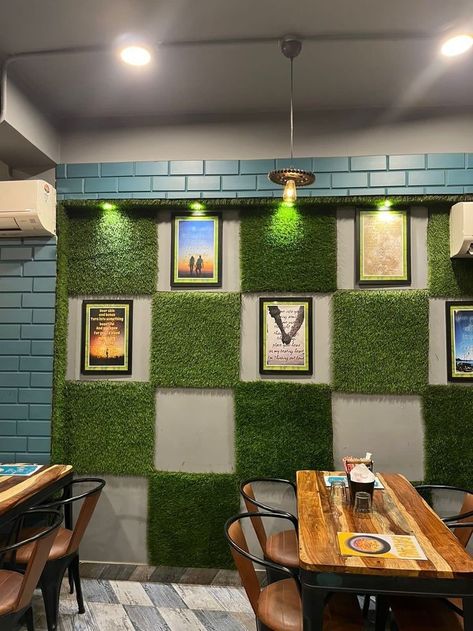 Cafe Wall Decoration Ideas, Cafe Interior Design Small Low Budget, White Restaurant Interior Design, Restaurant Painting Ideas, Mini Restaurant Design Small Spaces, Thai Restaurant Interior, Restaurant Decoration Ideas, Small Restaurant Ideas, Content Corner