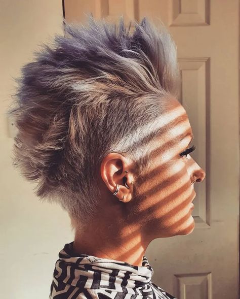 Pixie Mohawk, Girl Mohawk, Short Hair Mohawk, Female Mohawk, Punk Mohawk, Mohawk Hairstyle, Mohawk Hairstyles For Women, Short Mohawk, Mohawk Haircut