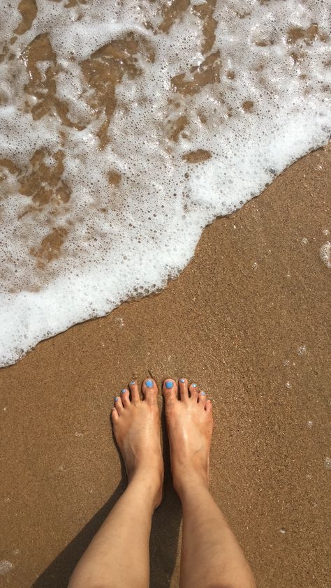 Beach therapy! #goa #travel Goa Astethic, Goa Picture Ideas For Women, Alibaug Aesthetic, Goa Aesthetic Pictures, Goa Aesthetics, Khushi Core, Beach Photography Poses Women, Goa Photography Ideas, Goa Beaches Photography