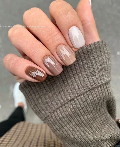 Looking for November nails or Thanksgiving nails? Check out these gorgeous November fall nails for Thanksgiving November Nails, Fall Gel Nails, Nude Nail Designs, Minimal Nails, Thanksgiving Nails, Neutral Nails, Dipped Nails, Chic Nails, Short Acrylic Nails