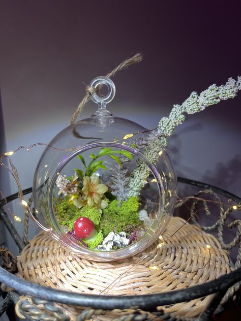 #plants #terrarium #crafts #creative #garden Fake Plant Terrarium, Plants Terrarium, Plant Terrarium, Plants Decor, House Plants Decor, Fake Plants, Plant Decor, Fairy Lights, Terrarium