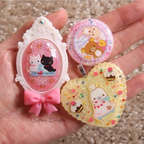 :) Handmade Harajuku Jewelry, Resin Kpop Charms, Fairy Kei Accessories, Resin Shaker Charm, Handmade Pink Kawaii Charm Necklaces, Emo Accessories, Kawaii Resin Charms, Kawaii Diy, Kawaii Illustration