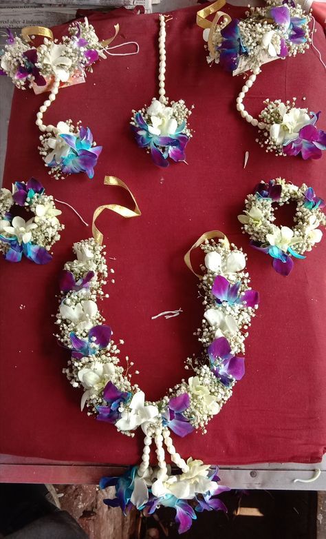 Haldi Jewellery Bridal Real Flowers Set, Real Flower Ornaments For Haldi, Mahndi Lahnga, Original Flower Jewellery For Haldi, Original Flower Jewellery, Real Flower Jewellery For Haldi, Haldi Ornaments, Haldi Jewellery, Flower Jewellery For Haldi