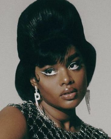 Black Women 70s Makeup, Vintage Editorial Makeup, 70s Editorial Makeup, 1970s Makeup Black Women, 70s Black Women Makeup, Editorial Makeup Black Model, Black 70s Makeup, 70s Makeup Black Women, Retro Makeup 70's