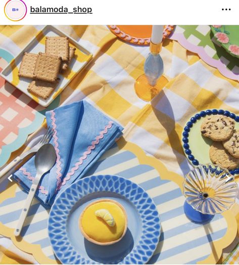 Colorful Dinner Table, Bright Table Decor, Table Setting Photography, Bright Table Setting, Table Setting Aesthetic, Table Flatlay, Colourful Table Setting, Table Cloth Design, Colorful Tablescapes