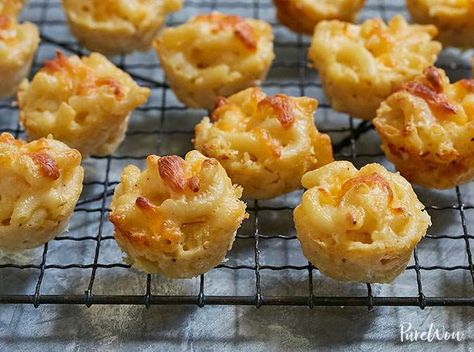 Baked Mac-and-Cheese Bites - Photo: Liz Andrew/Styling: Erin McDowell Super Bowl Snack Recipes, Cheese Bites Recipe, Mac And Cheese Bites, Bite Size Snacks, Christmas Appetizers Party, Sweet Potato Spinach, Baked Mac, Superbowl Snacks, Cheese Bites