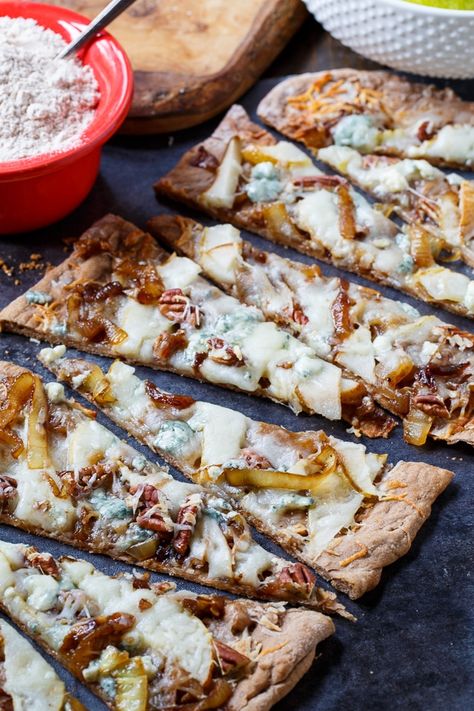 Cheesy Caramelized Onion Flatbreads with pears, blue cheese, and pecans. Flatbread Appetizers, Onion Flatbread, Blue Cheese Pizza, Pear And Blue Cheese, Pizza Stromboli, Sliced Pears, White Grape, Cheesy Zucchini, Southern Kitchens