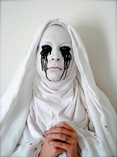 Source: Reddit user THEPAGGGEMASTER Evil Makeup, Halloween Zombie Makeup, Nun Halloween, Halloween Makeup Clown, Halloweenský Makeup, Halloween Make-up Looks, Creepy Halloween Costumes, Horror Make-up, Creepy Halloween Makeup