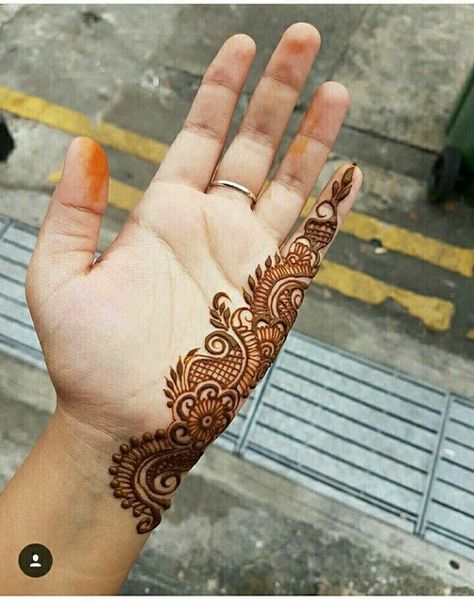 125 Stunning Yet Simple Mehndi Designs For Beginners|| Easy And Beautiful Mehndi Designs With Images | Bling Sparkle Tattoo Planets, Mehndi Designs Finger, Henna Hand Designs, Easy Mehndi Designs, Henne Tattoo, Tattoo Wallpaper, Simple Arabic Mehndi, Simple Arabic Mehndi Designs, Finger Henna Designs