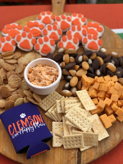 Clemson Tailgate Food, Auburn Tailgate Food, Clemson Birthday, Horse Tailgate Ideas, Tailgate Car Decorations, Recipes For Ham, Tailgate Supplies, Ham Delights, Tailgate Party Decorations