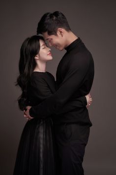 Korean Couple Photoshoot, Korean Wedding Photography, Pre Wedding Photoshoot Outfit, Wedding Photo Studio, Wedding Photoshoot Props, Gift Basket Ideas For Couples, Wedding Photoshoot Poses, Pre Wedding Poses, Korean Wedding