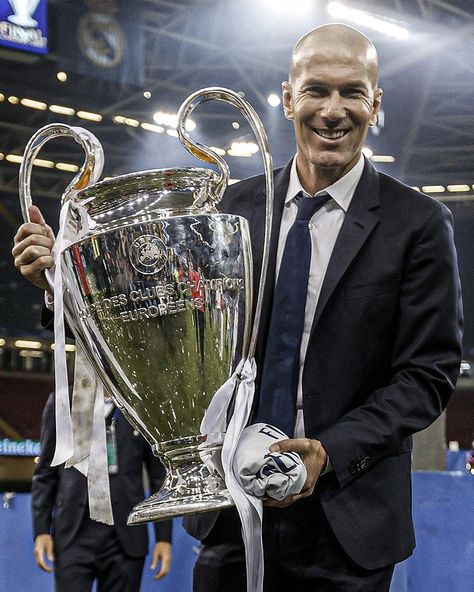 Zinedine Zidane Real Madrid, Real Madrid Manager, Real Madrid Coach, Real Madrid Pictures, Real Madrid Team, Football Players Images, Real Madrid Wallpapers, Real Madrid Football, Madrid Wallpaper