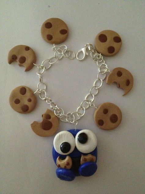 Cookie Monster Bracelet, Clay Charm Bracelet Ideas, Fimo Kawaii, Tanah Liat, Pasta Francesa, Cute Polymer Clay, Mia 3, Cute Clay, Fimo Clay