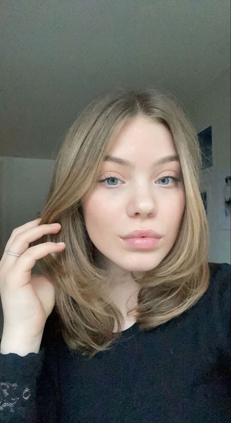 90s Hairstyles Short, Blonde Layered Hair, Haircut 2024, Hairstyles Styles, Short Hair Tomboy, Brown Hair Looks, Blonde Layers, Hair Streaks, 90s Hairstyles