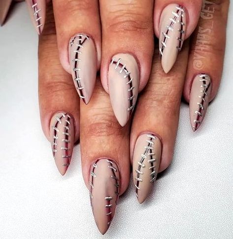 Halloween Nails Purple And Black, Spooky Short Nails, Halloween Short Nail Designs, Short Spooky Nails, Short Halloween Nail Designs, Halloween Short Nails, Halloween Nails Short, Halloween Nails Spooky, Spooky Nail Designs