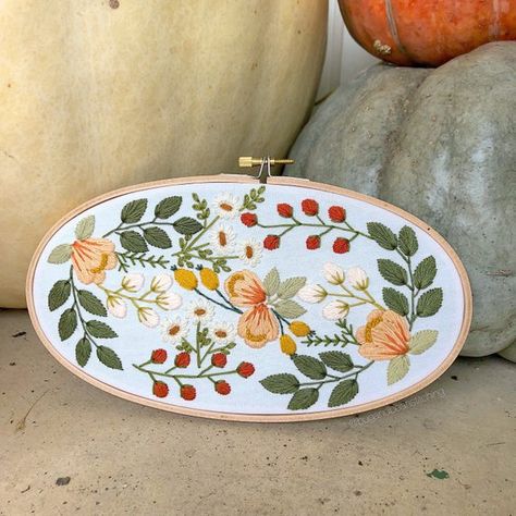 Oval floral embroidery hoop | Etsy Embroidery Hoop Ideas, Oval Embroidery Hoop, Oval Embroidery, Etsy Embroidery, Hoop Embroidery, Simple Embroidery, Wallpaper Iphone Christmas, Embroidery Hoop Art, Hoop Art