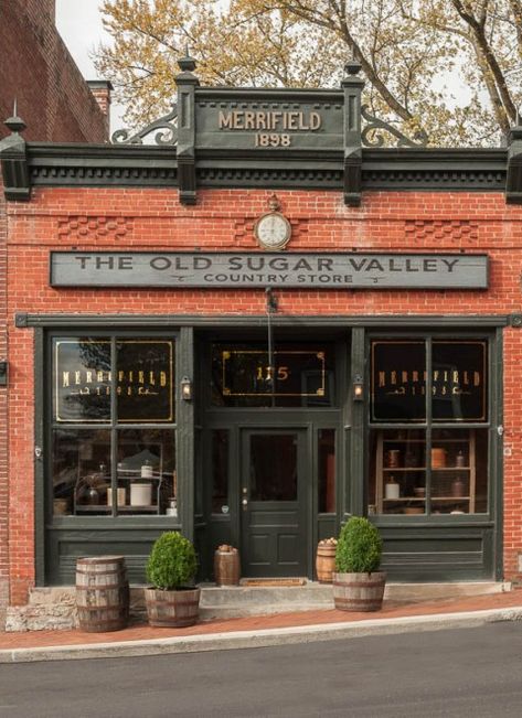 Restaurant Entryway Design, Brick Cafe Exterior, Commercial Curb Appeal, Historical Restaurant Design, Vintage Store Fronts Facades, Pretty Store Fronts, Painted Brick Store Fronts, Vintage Storefront Design, Downtown Store Fronts