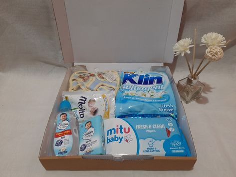 Hampers Baby Born, Hampers Baby, Baby Gift Hampers, Baby Gift Box, Baby Born, Baby Wipes, Gift Hampers, Baby Gift, Diy And Crafts