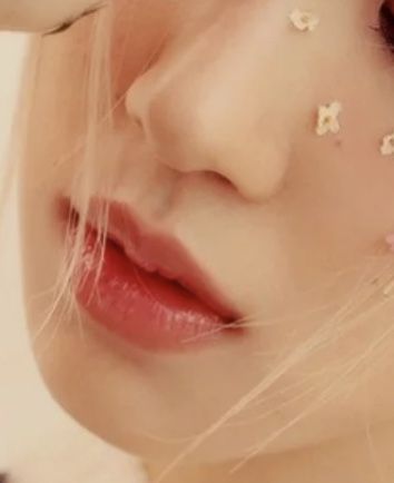 Rosé Blackpink Detail , Rosé icons Rose Lips Blackpink, Rose Blackpink Details, Rose Lips, Hourglass Body Shape, Rosie Posie, Rosé Details, Pink Kpop, Park Chaeyoung, Rosé Blackpink