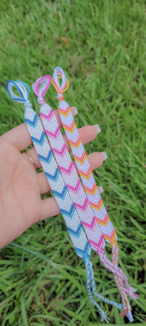 Sting Bracelets, Freindship Bracelets, Bracelet Colors, Diy Bracelets With String, String Bracelet Patterns, Cute Friendship Bracelets, Bracelet Inspo, String Bracelets, Friendship Bracelets Designs