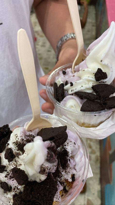 Couple Ice Cream, Helado Aesthetic, Couples Snap, Ice Cream Snap, Ice Cream Aesthetic, Fake Pic, Best Friend Dates, Chocolate Pictures, Easy Coffee Recipes