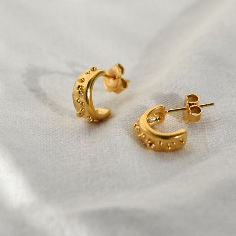 Mini Gold Earrings, Ear Tops Gold, 2022 Gifts, Bridesmaids Ideas, Ear Tops, Sapphire Bangle, Blue Topaz Pendant Necklace, Delicate Jewellery, Gemstone Drop Earrings