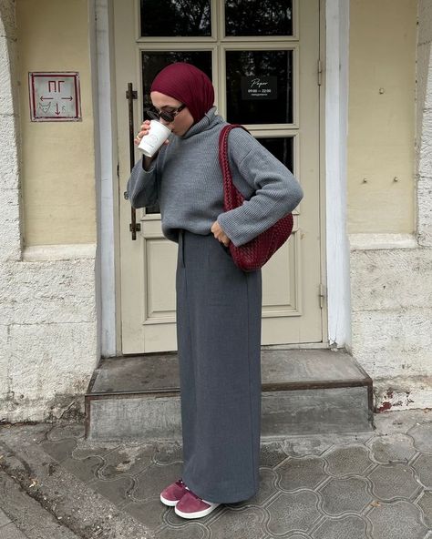 Grey Burgundy Outfit, Burgundy Hijab Outfit, Gray Skirt Outfit, Winter Hijab Fashion, Grey Hijab, Burgundy Outfits, Grey Autumn, Modest Winter Outfits, Winter Hijab