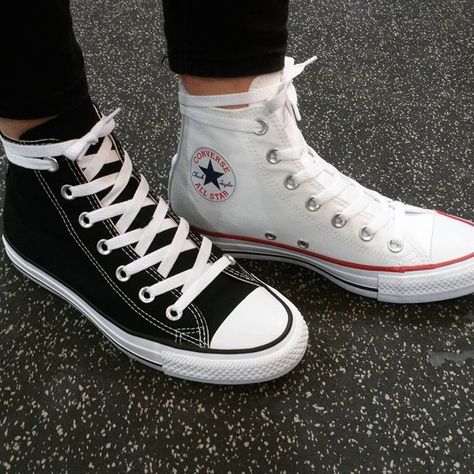 Sporty High-top Converse Skate Shoes, Black Monochrome Converse, Black Converse High-top Sneakers For Streetwear, Mismatched Shoes, Converse Black High-top Skate Shoes, Converse Women, Old Converse Aesthetic Grunge, High Top Converse Outfits, Pink Converse