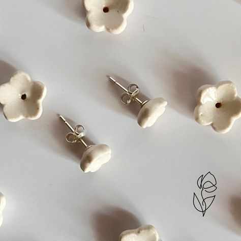 Flower Clay Stud earrings, Dainty silver earrings studs, Handmade jewelry flower cluster earrings,minimalist Birthday jewelry gift for woman Ceramic Stud Earrings, Dainty Silver Earrings, Minimalist Birthday, Minimalist Stud Earrings, Flower Clay, Earrings Ceramic, Pottery Jewelry, Ceramic Jewellery, Weihnachten Diy