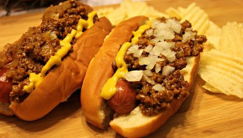 The Perfect Homemade Coney Dog Greek Hot Dog Sauce Recipe, Hot Dog Chili Recipe, Hot Dog Sauce Recipe, Hotdog Chili Recipe, Coney Sauce, Greek Sauce, Hot Dog Rolls, Hot Dog Sauce, Coney Dog