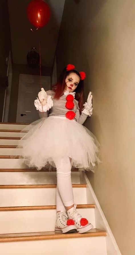 Pennywise Diy Costume, Clown Halloween Costumes, Black Women Dress, Homemade Costume, Handmade Costumes, Diy Halloween Costumes Easy, Unique Halloween Costumes, Halloween This Year, Clown Costume