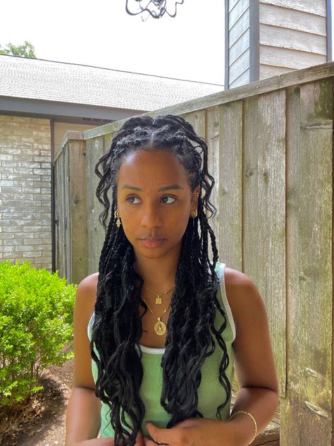 Box Braid Jewelry, Vacation Box Braids, Braid Jewelry Box Braids, Box Braids Jewelry, Braids With Charms, Box Braid Accessories, Box Briads, Box Braids With Curls, Goddess Box Braids