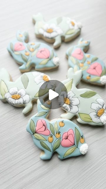 11K views · 1.2K likes | Cacey Cox on Instagram: "Wet on wet floral bunnies 🐰😍 always a favorite springtime design. Cutter- @sweetsilhouettes.  . . . #caceyscakery #sugarcookies #decoratedcookies #fyp #réel #reelsinstagram #cookievideo #howto #royalicingcookies #royalicing #howto #springtime #spring #viral #bunnies #florals" Wet On Wet Floral Cookies, Bunny Sugar Cookies Royal Icing, Rabbit Decorated Cookies, Rabbit Icing Cookie, Easter Butterfly Cookies, Wet Flowers, Cookie Videos, Bunny Cookies, Spring Cookies