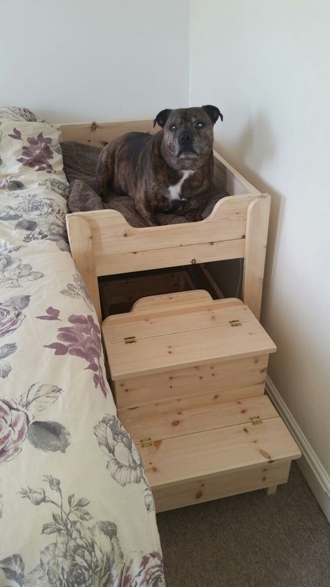 Dog bed ramp Raised Wooden Dog Bed, Wooden Dog Bed, Co Sleeper, Dog House Diy, Diy Dog Bed, Dog Rooms, Dog Houses, Diy Stuffed Animals, Diy Dog Stuff