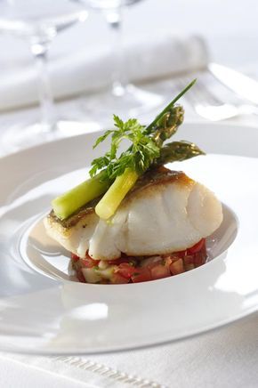 Bacalao with Asparagus I would do this with kid relish like tomatoes, avocado, and chard vinaigrette Fine Dining Recipes, Star Food, Molecular Gastronomy, Western Food, White Plate, Fine Food, Food Presentation, Food Plating, Wedding Food