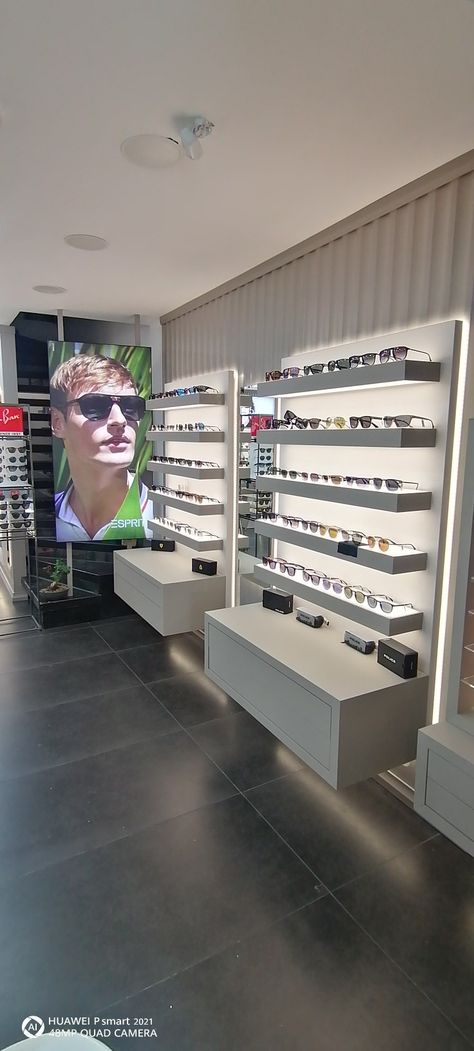 Optical Design Shop Interiors, Sunglasses Store Design, Small Optical Shop Interior Design, Modern Store Interiors, Opticals Showroom, Glasses Shop Design, Selling Clothes Photo Ideas, Optical Shop Interior Design, Optical Shop Design