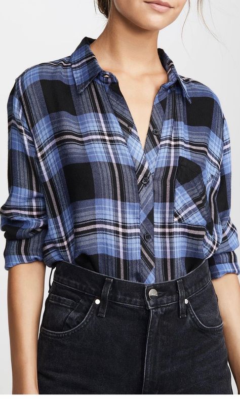 Blue flannel shirt with high waist black jeans Mgk Concert Outfit Ideas, Mgk Concert Outfit, Mgk Concert, Neo Grunge, Rails Clothing, Girls Flannel, Concert Outfit Ideas, Outfits To Wear, Tunic Pattern